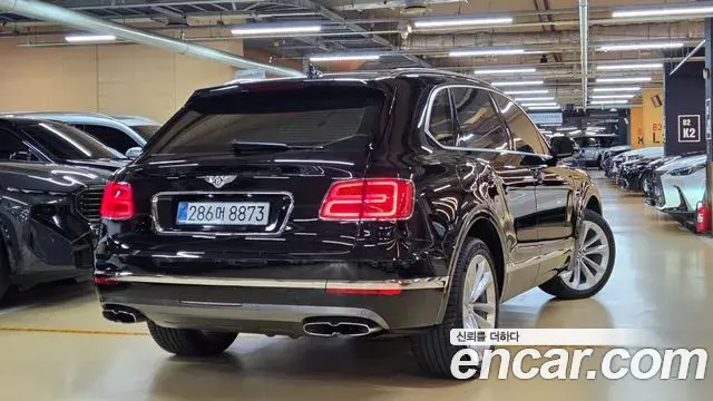 Bentley Bentayga 2020 — ფოტო 12/20