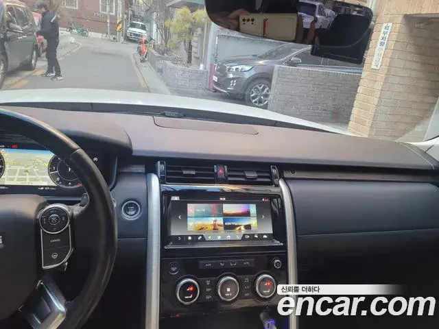 Land Rover Discovery 5 2018 — Photo 10/10