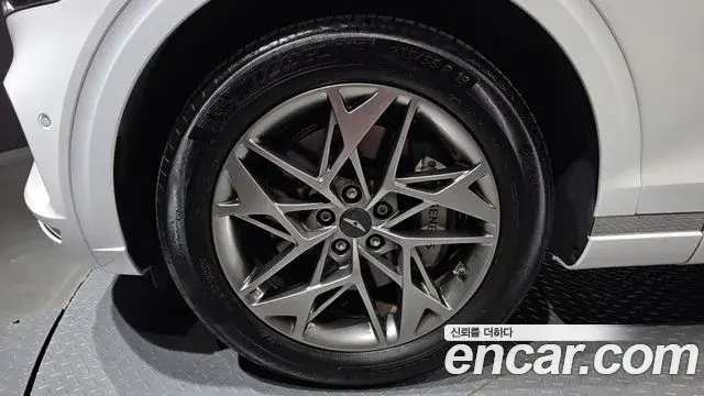 Genesis GV70 2023 — Photo 29/33