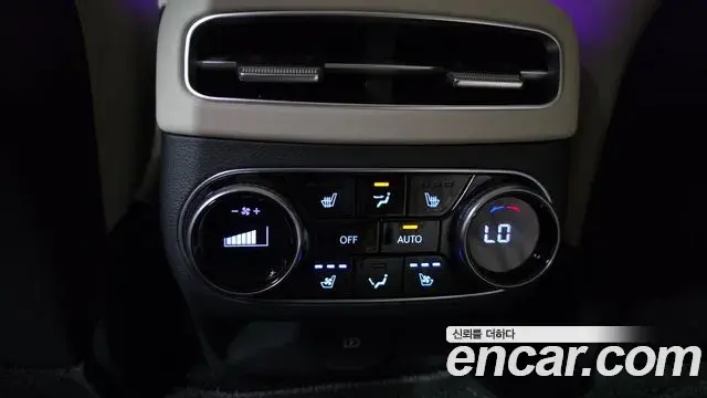 Genesis GV70 2023 — Photo 30/33