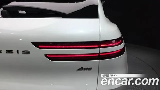 Genesis GV70 2023 — Photo 24/33