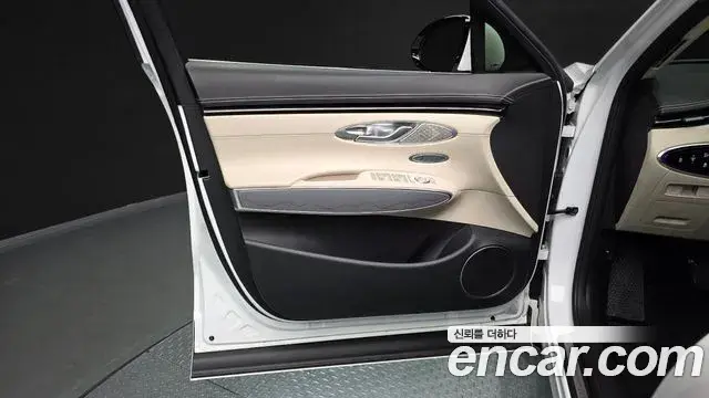 Genesis GV70 2023 — Photo 14/33