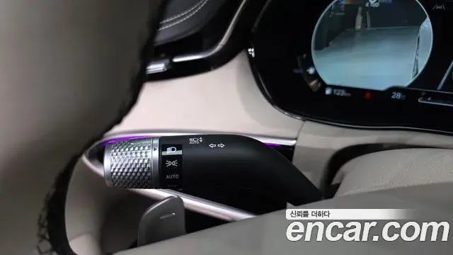 Genesis GV70 2023 — Photo 27/33