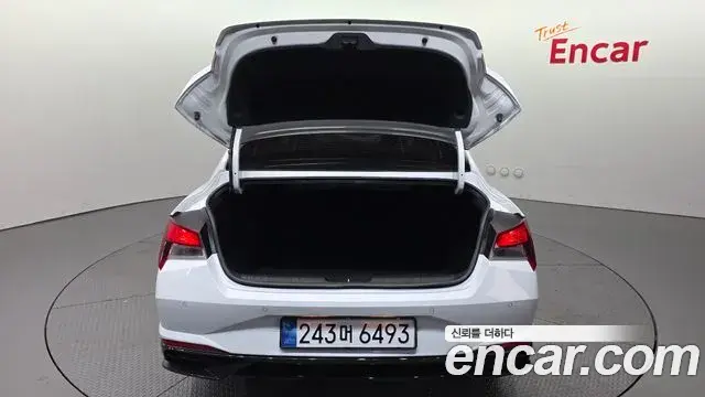 Hyundai Avante 2022 — Photo 19/20