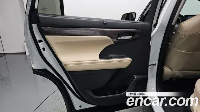 Toyota Highlander 2024 — Şəkil 23/35