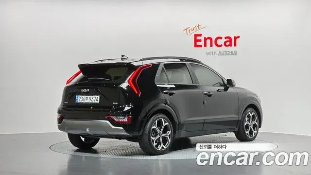 Kia Niro 2023 — Фото 2/20