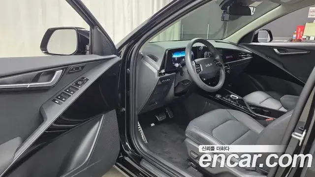 Kia Niro 2023 — Фото 10/20