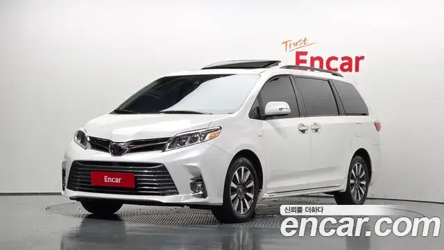 Toyota Sienna 2018 — Şəkil 33/35