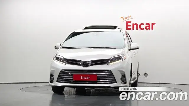 Toyota Sienna 2018 — Şəkil 4/35