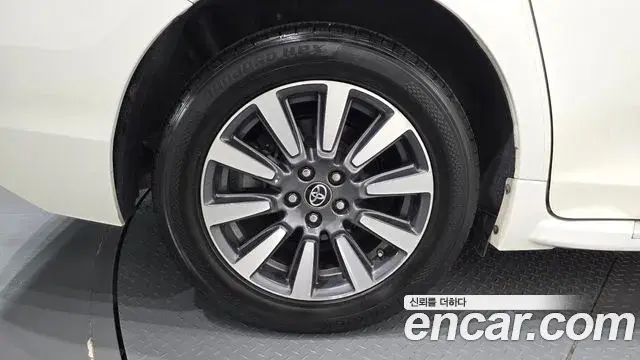 Toyota Sienna 2018 — Şəkil 11/35
