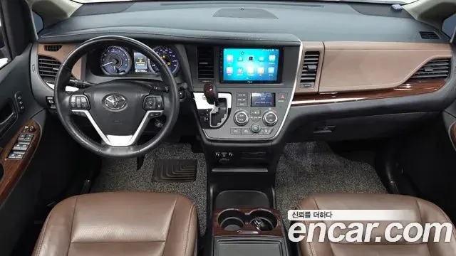 Toyota Sienna 2018 — Şəkil 10/35