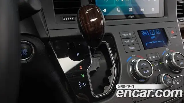 Toyota Sienna 2018 — Şəkil 6/35