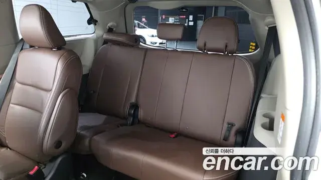 Toyota Sienna 2018 — Şəkil 26/35