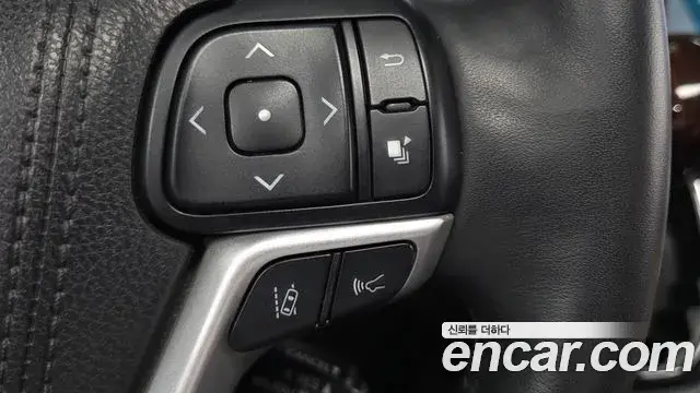 Toyota Sienna 2018 — Şəkil 23/35