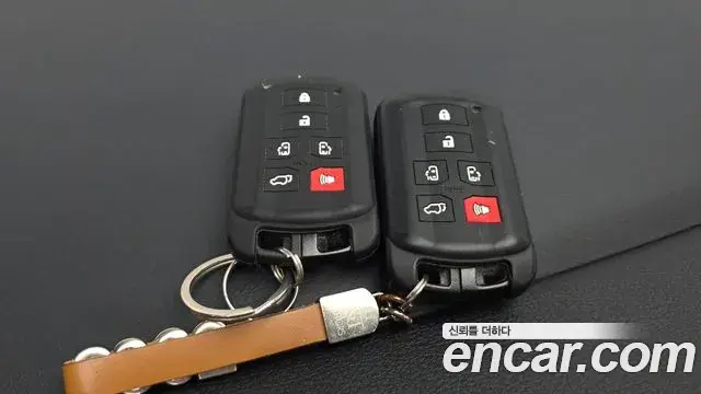 Toyota Sienna 2018 — Şəkil 22/35
