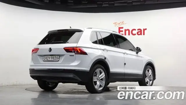 Volkswagen Tiguan 2020 — Фото 1/20