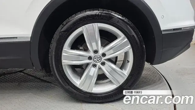 Volkswagen Tiguan 2020 — Şəkil 17/37