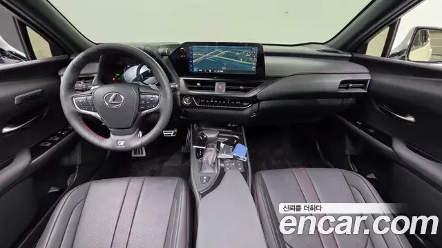 Lexus UX250h 2024 — Photo 28/30