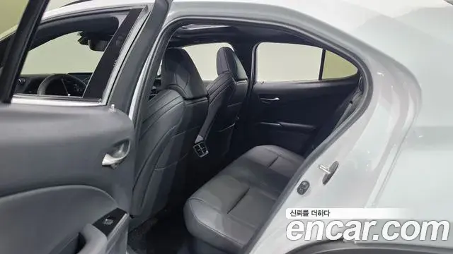 Lexus UX250h 2024 — Photo 12/30