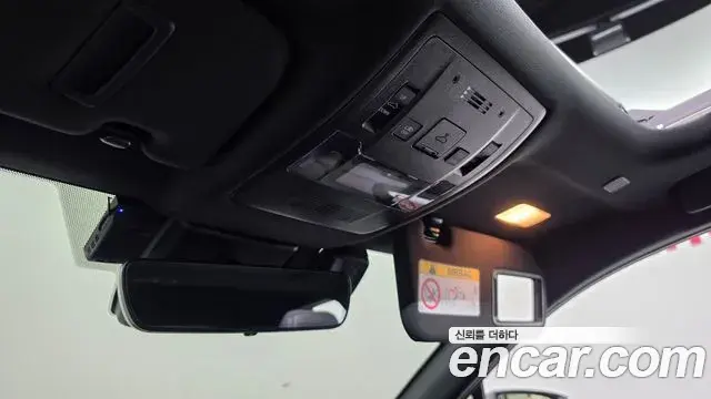 Lexus UX250h 2024 — Photo 3/30