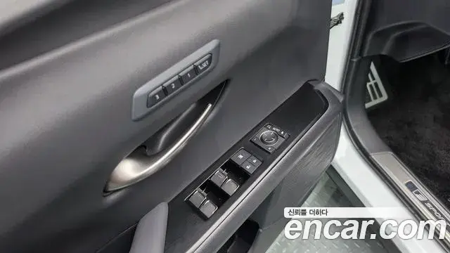 Lexus UX250h 2024 — Photo 5/30