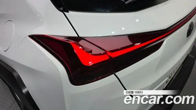 Lexus UX250h 2024 — Photo 23/30