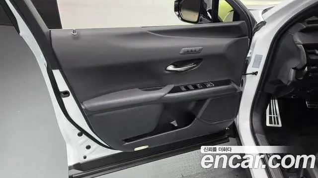 Lexus UX250h 2024 — Photo 10/30