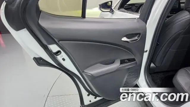 Lexus UX250h 2024 — Photo 15/30