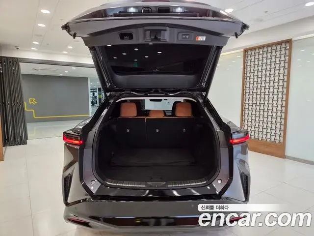 Lexus RZ450e 2023 — Şəkil 2/15