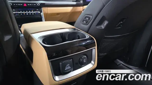 Kia Carnival 2023 — Фото 19/20