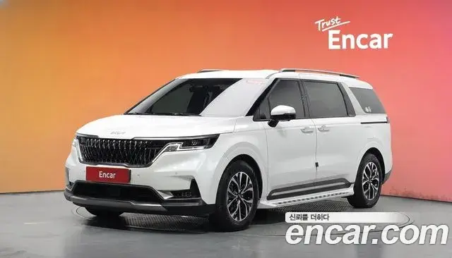 Kia Carnival 2023 — Фото 1/20