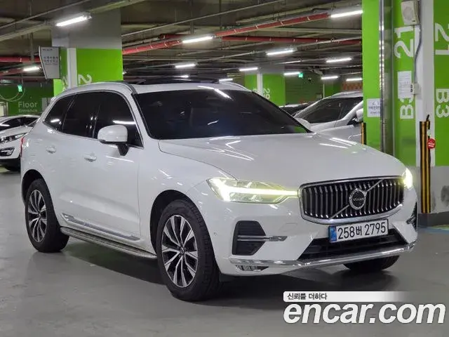 Volvo XC60 2023 — ფოტო 7/20