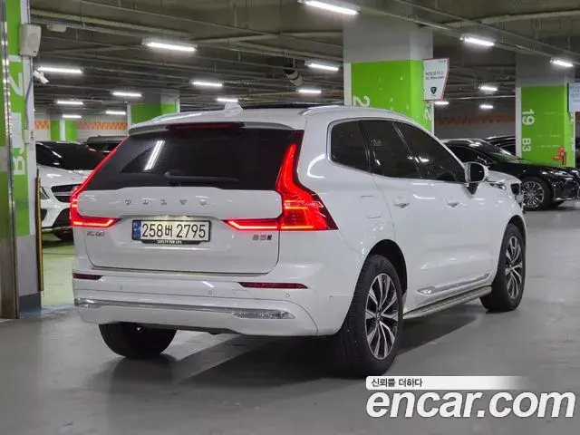 Volvo XC60 2023 — ფოტო 10/20