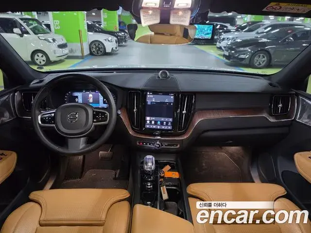 Volvo XC60 2023 — ფოტო 15/20
