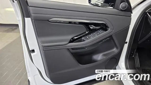 Land Rover Range Rover Evoque 2023 — Photo 19/32