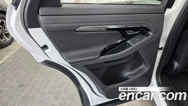 Land Rover Range Rover Evoque 2023 — Photo 11/32