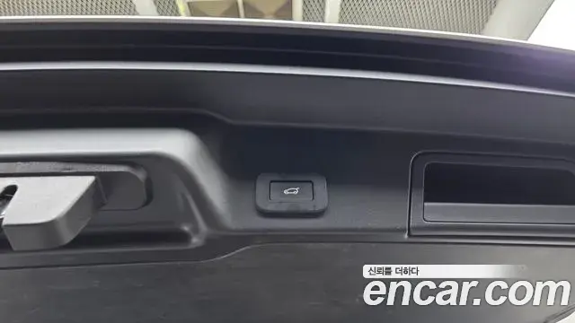 Land Rover Range Rover Evoque 2023 — Photo 18/32