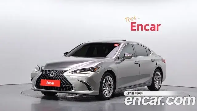 Lexus ES300h 2023 — Фото 1/20
