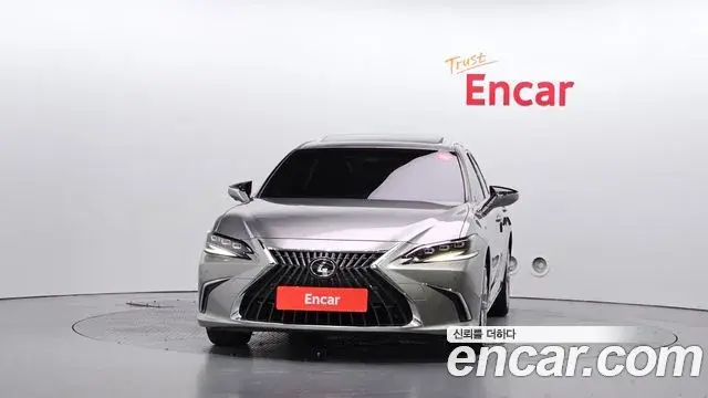 Lexus ES300h 2023 — Фото 3/20