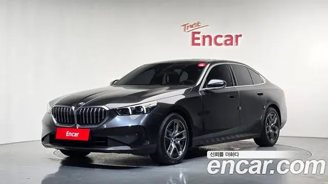 BMW 5 Series 2023 — Фото 1/20