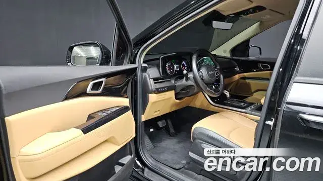 Kia Carnival 2023 — Photo 10/20