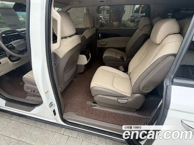 Kia Carnival 2025 — Photo 17/19