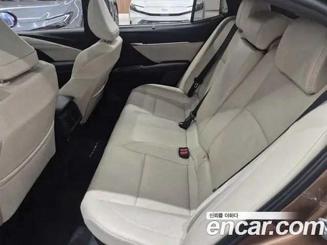 Toyota Camry 2024 — Photo 19/20