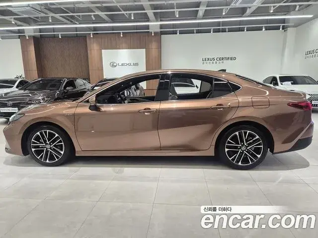 Toyota Camry 2024 — Photo 8/20
