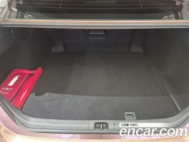 Toyota Camry 2024 — Photo 13/20