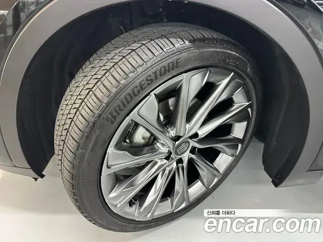 Toyota Crown Crossover 2023 — Photo 14/19