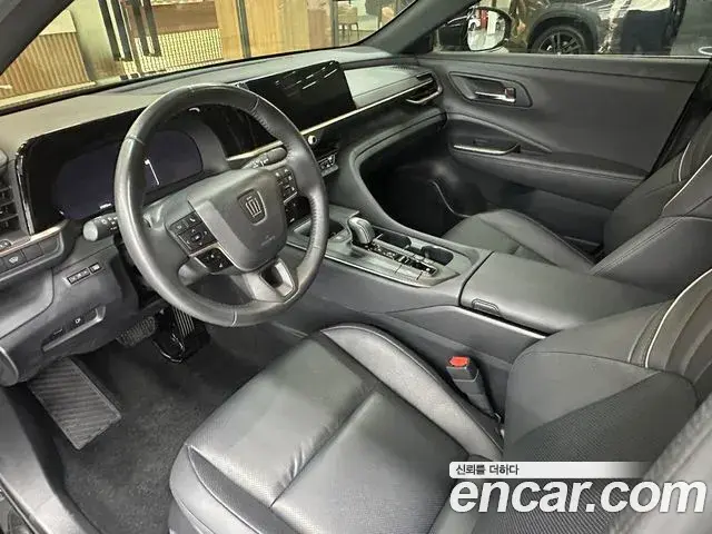 Toyota Crown Crossover 2023 — Photo 9/19