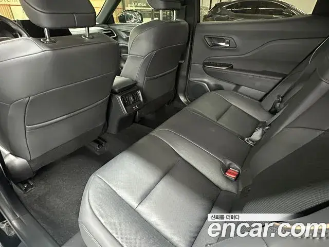 Toyota Crown Crossover 2023 — Photo 11/19