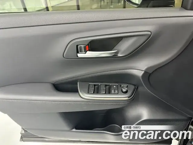 Toyota Crown Crossover 2023 — Photo 16/19
