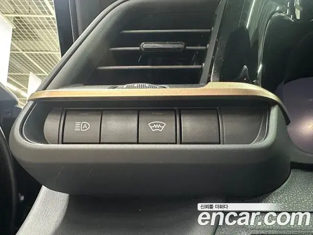 Toyota Crown Crossover 2023 — Photo 10/19